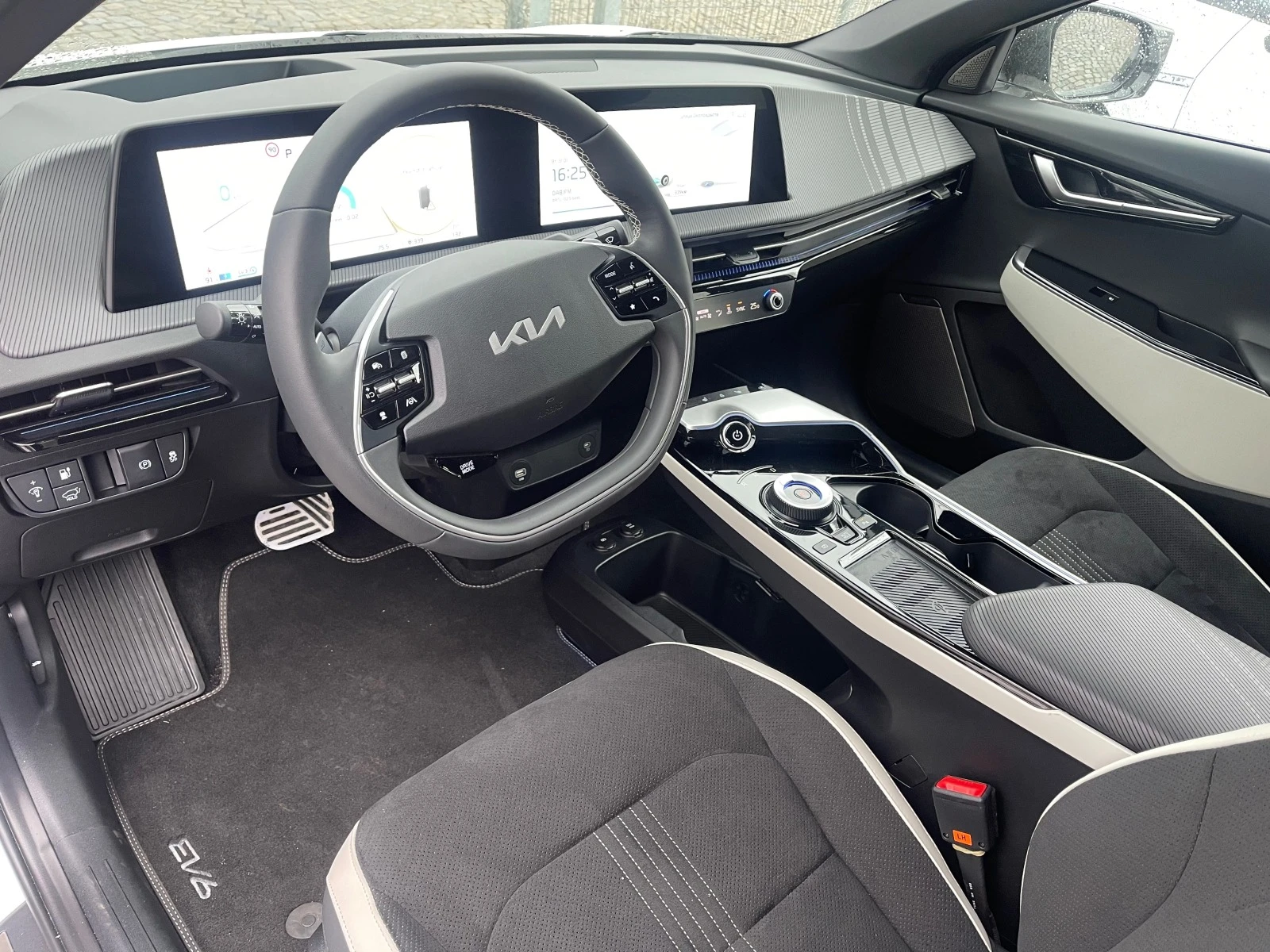 Kia EV6 GT-LINE\77KW\4X4\15KM Обява: — 9