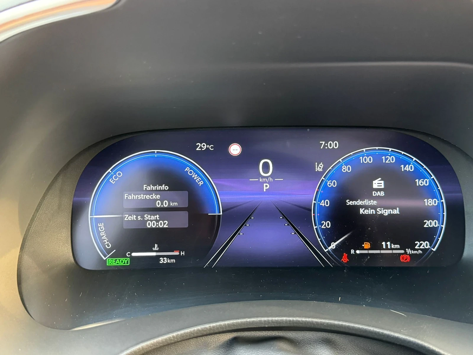 Toyota Highlander 2, 5-Hybrid/4x4/Luxury/Pano/6+ — 7