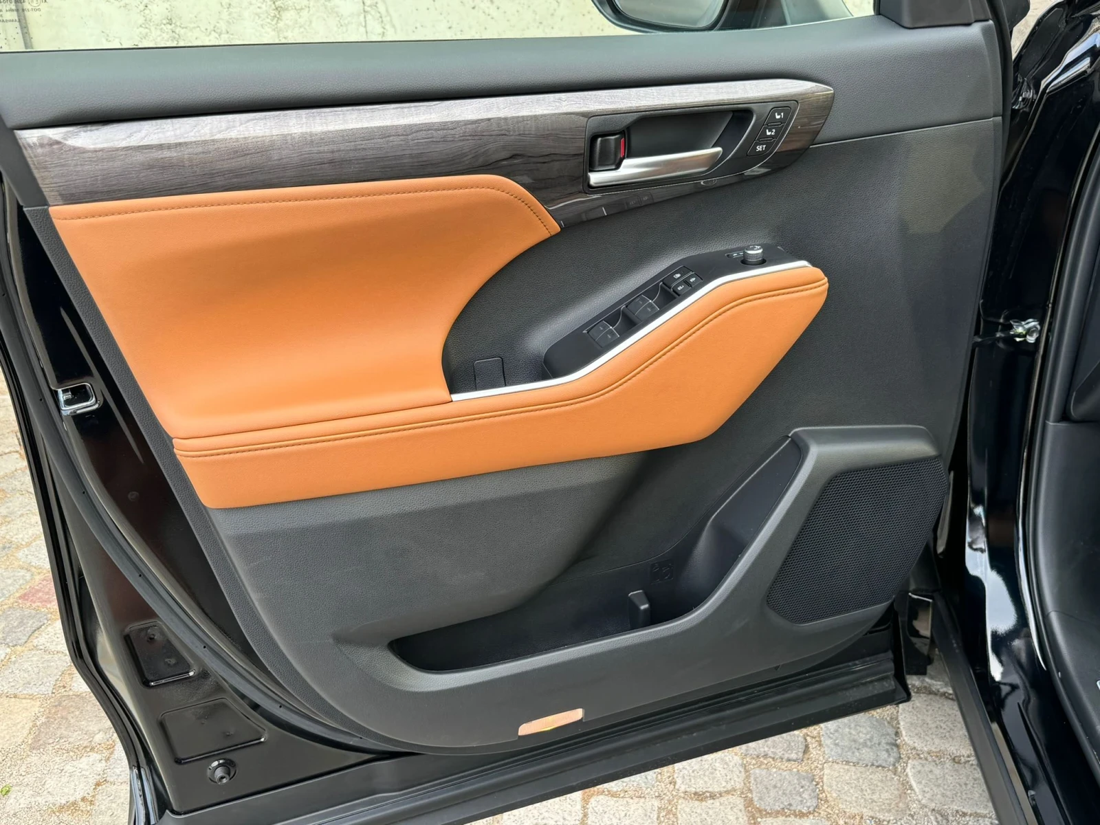 Toyota Highlander 2, 5-Hybrid/4x4/Luxury/Pano/6+ — 16