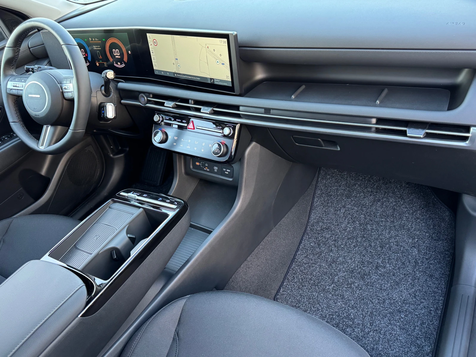 Hyundai Tucson Hybrid 215 — 11