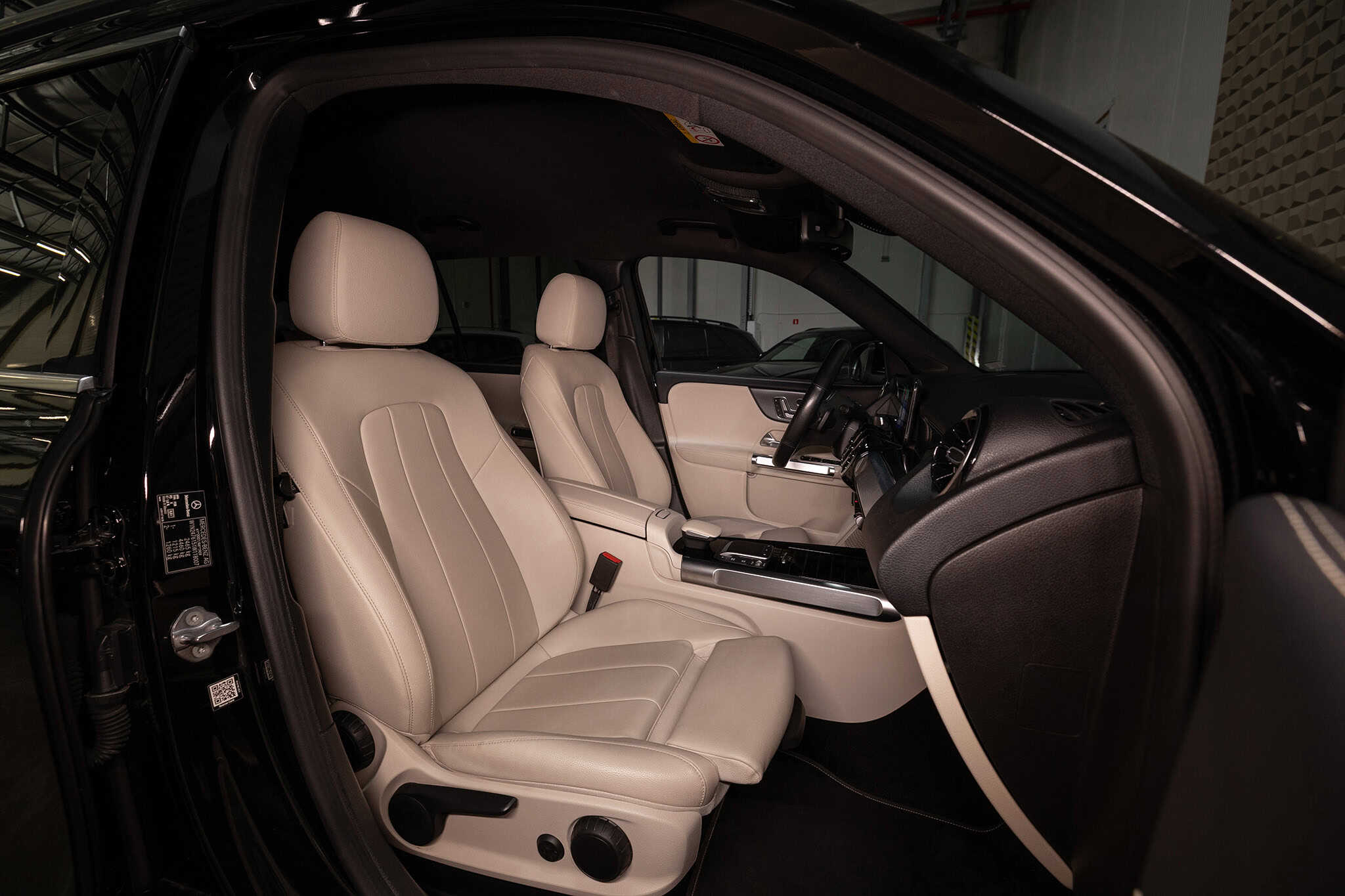 2021 Mercedes-Benz GLB 220 D — 8