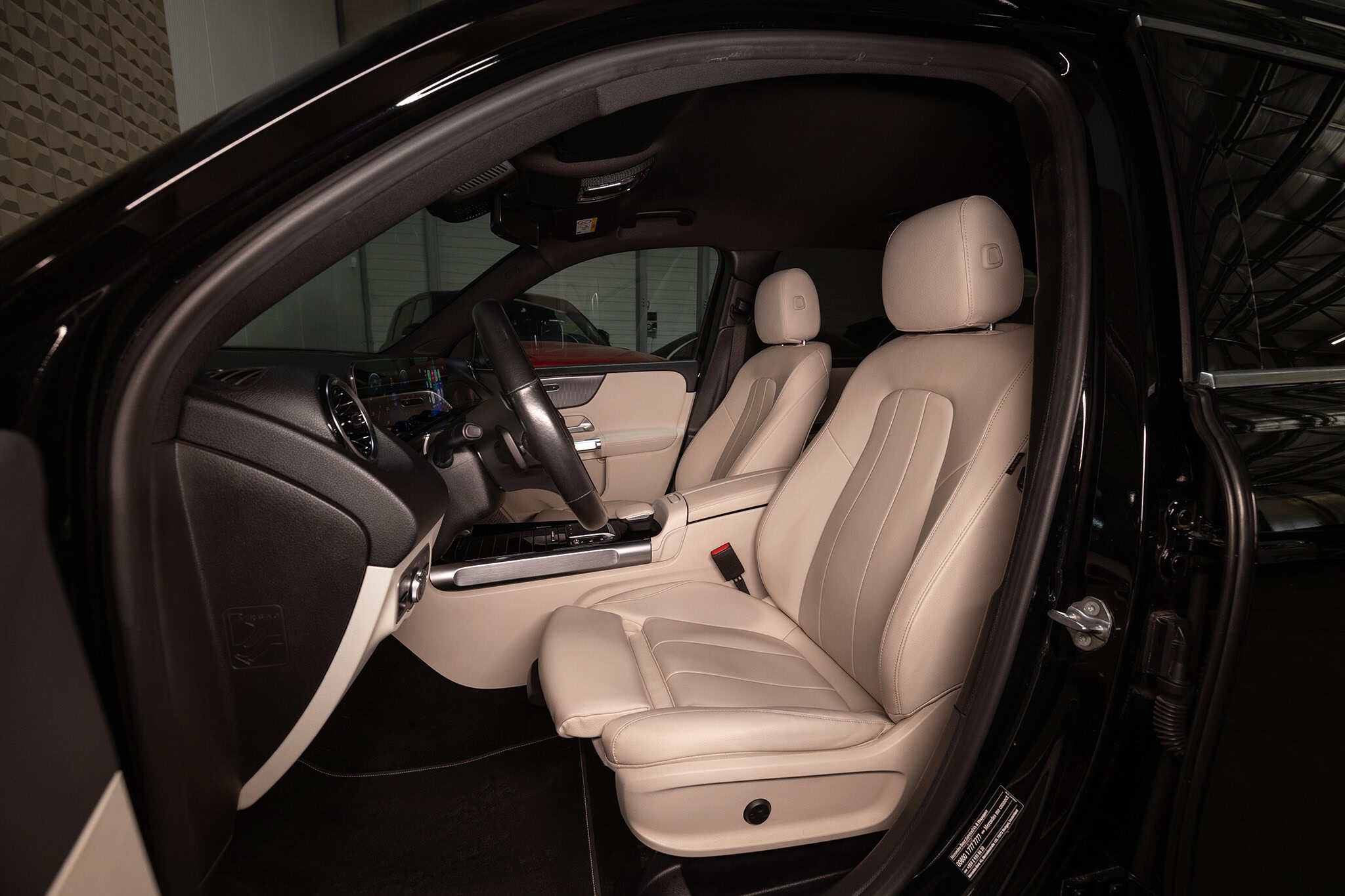 2021 Mercedes-Benz GLB 220 D — 7