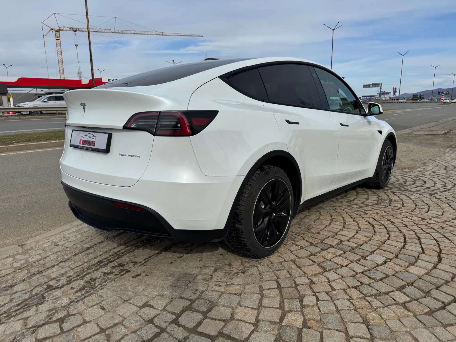 Tesla Model Y Long — 6