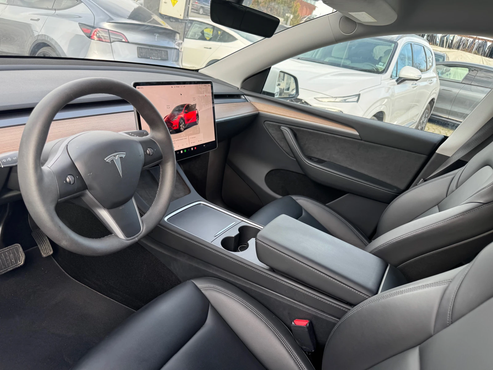 Tesla Model Y Long — 8