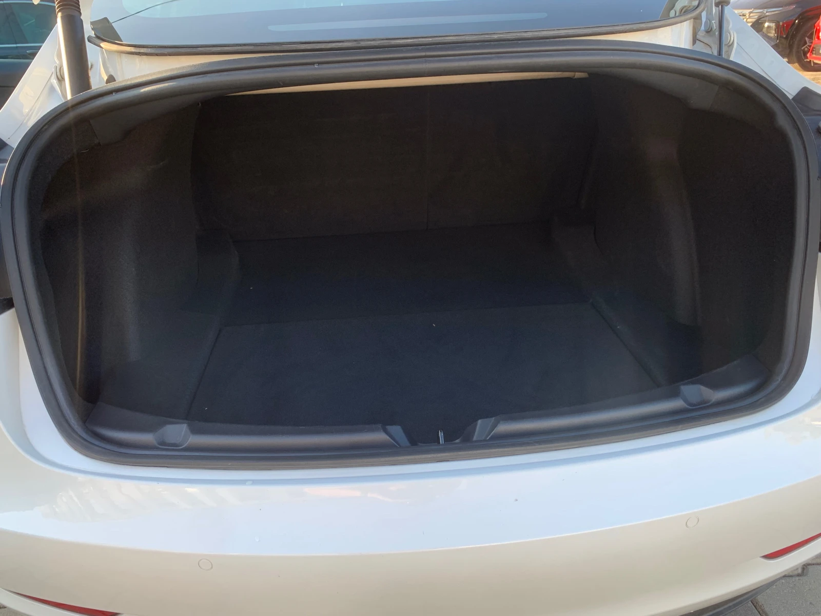 Tesla Model 3 Обява: — 16