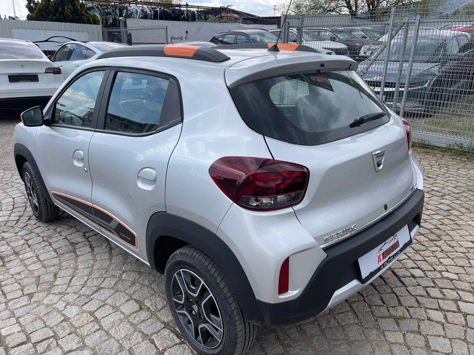 Dacia Spring COMFORT+ + — 8