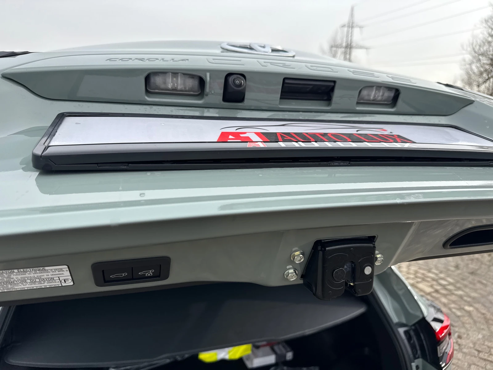 2026 Toyota Corolla Cross 2.0 HEV Executive Plus — 17