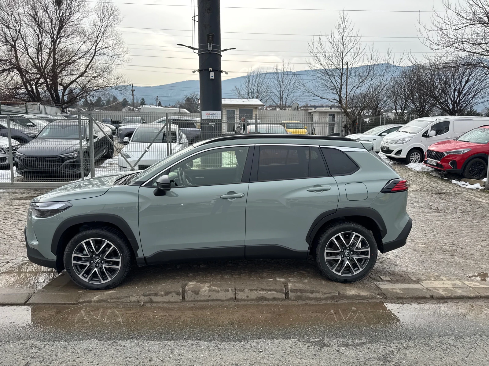 2026 Toyota Corolla Cross 2.0 HEV Executive Plus — 4