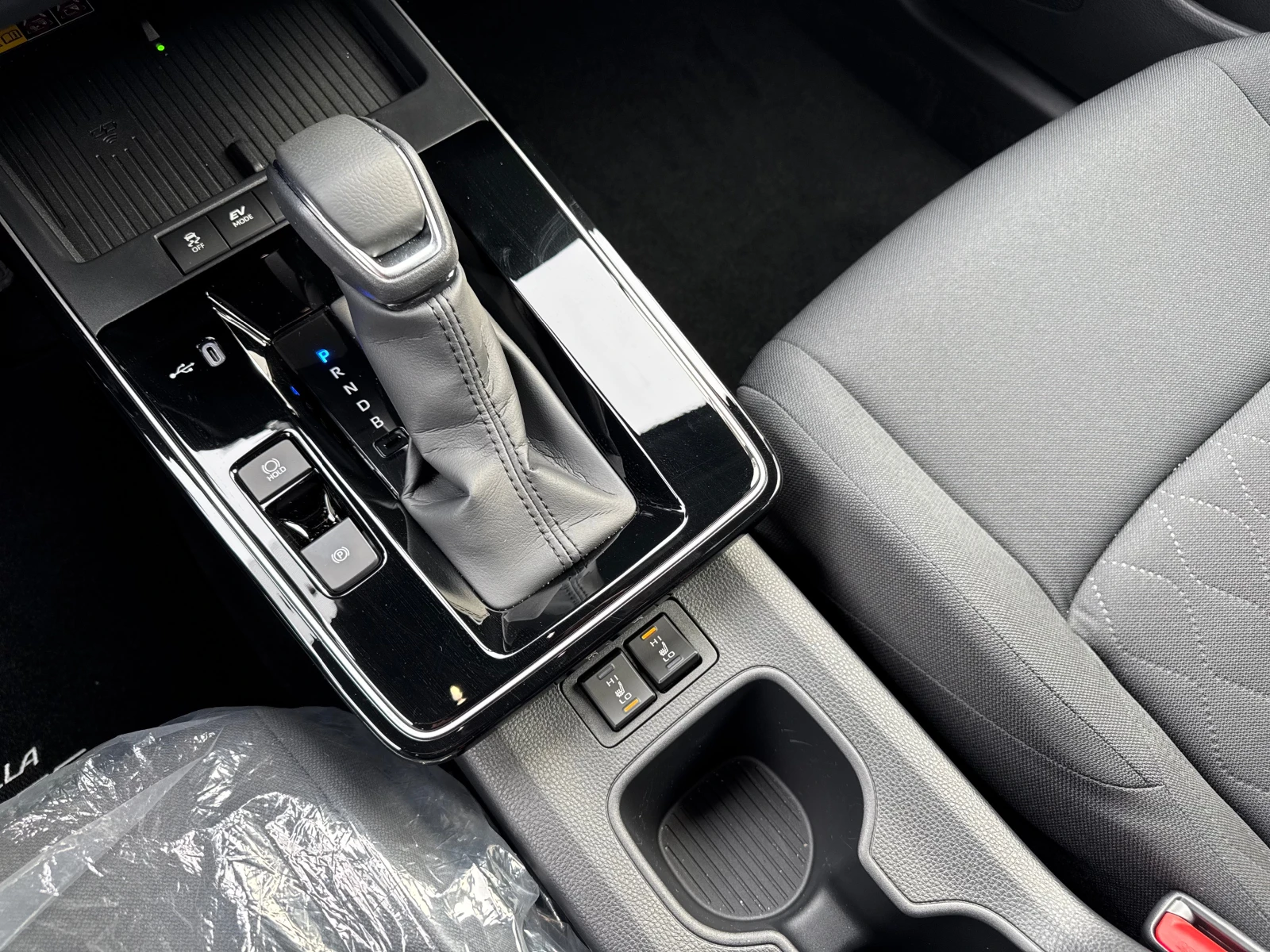 2026 Toyota Corolla Cross 2.0 HEV Executive Plus — 14