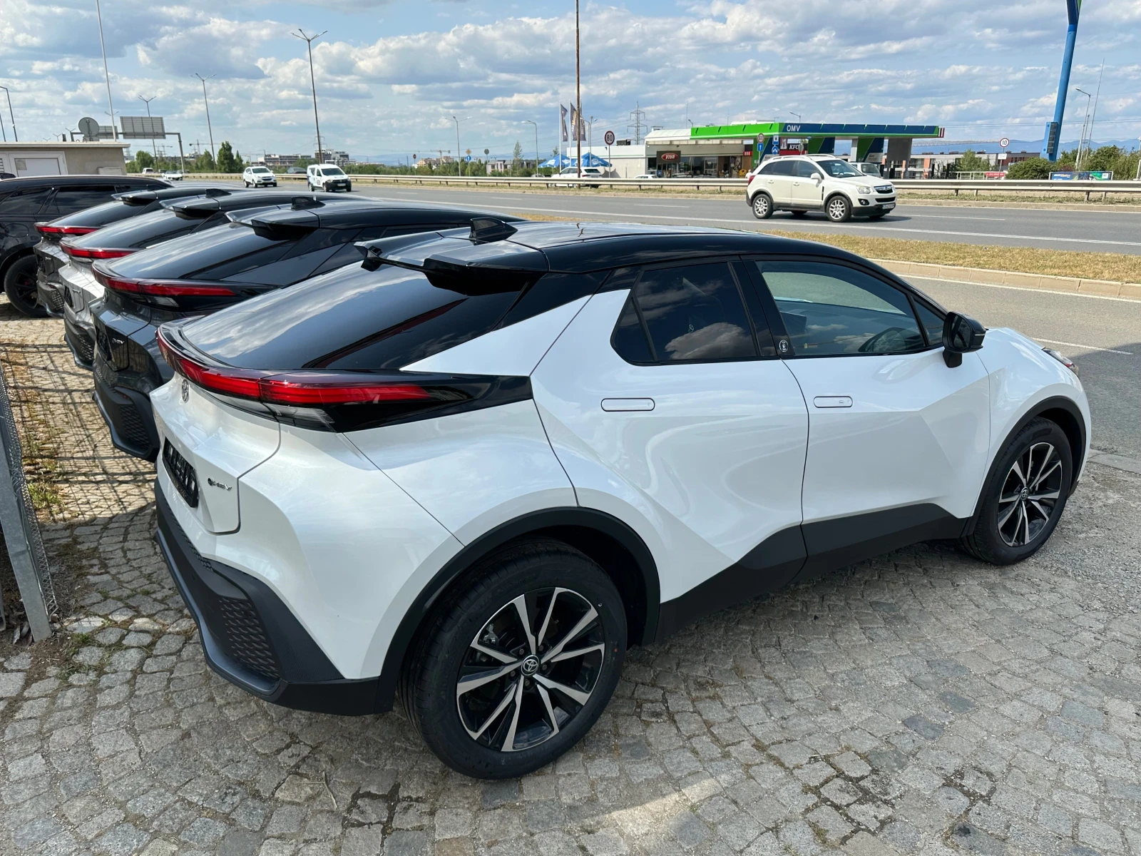 Toyota C-HR 1.8/Hibrid/140.ps Обява: — 8