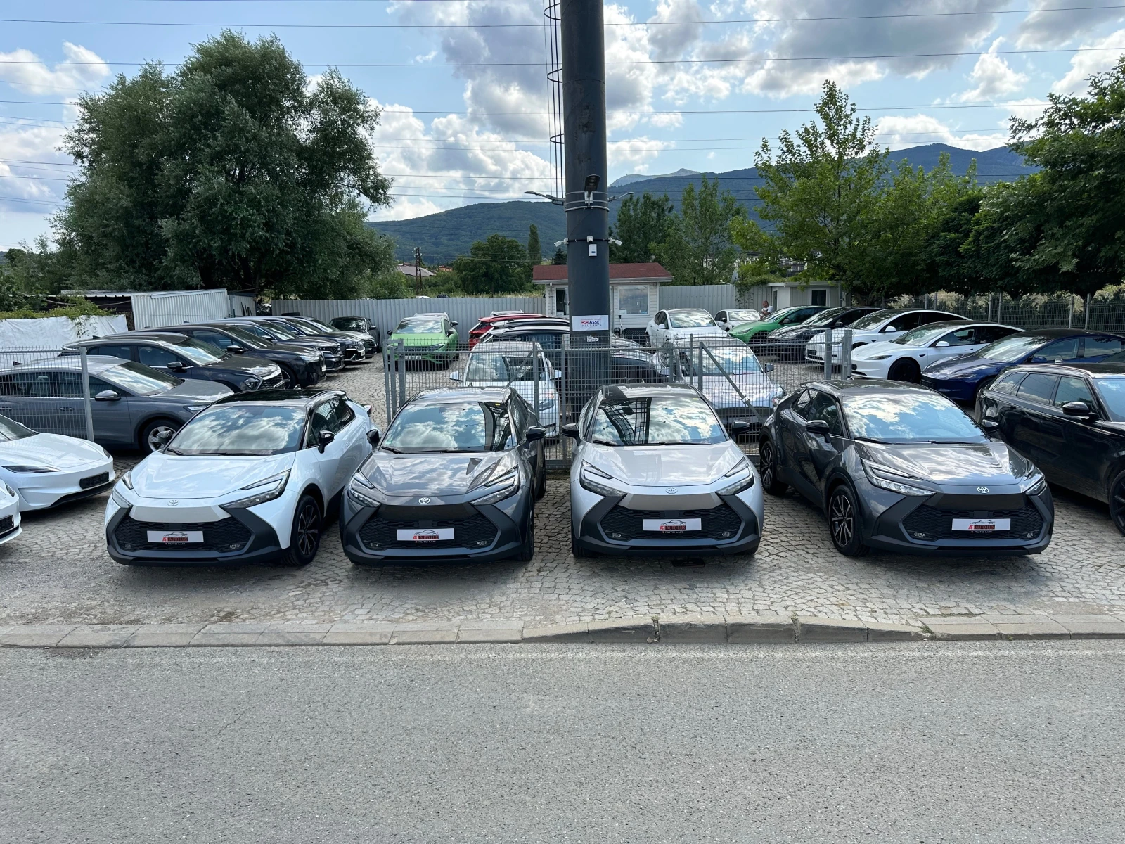 Toyota C-HR 1.8/Hibrid/140.ps Обява: — 9