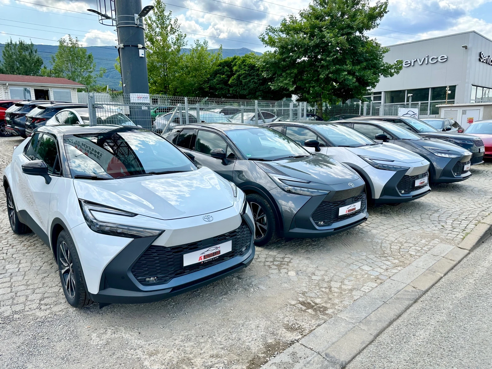 Toyota C-HR 1.8/Hibrid/140.ps Обява: — 11