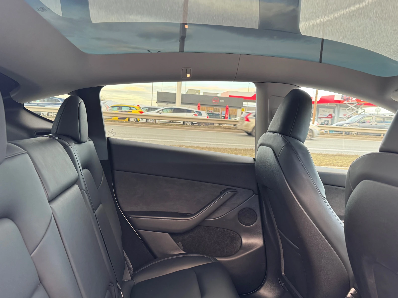 Tesla Model Y PERFORMANCE — 12