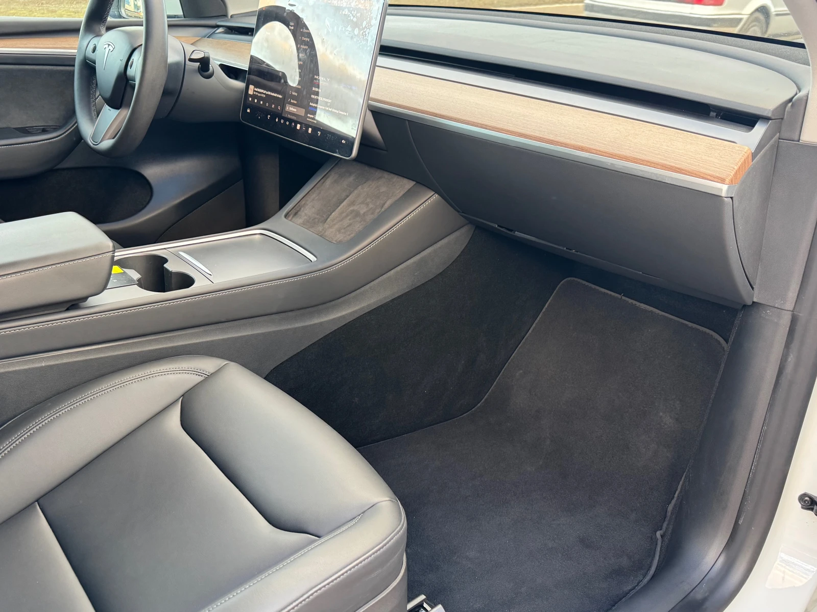 Tesla Model Y PERFORMANCE — 11