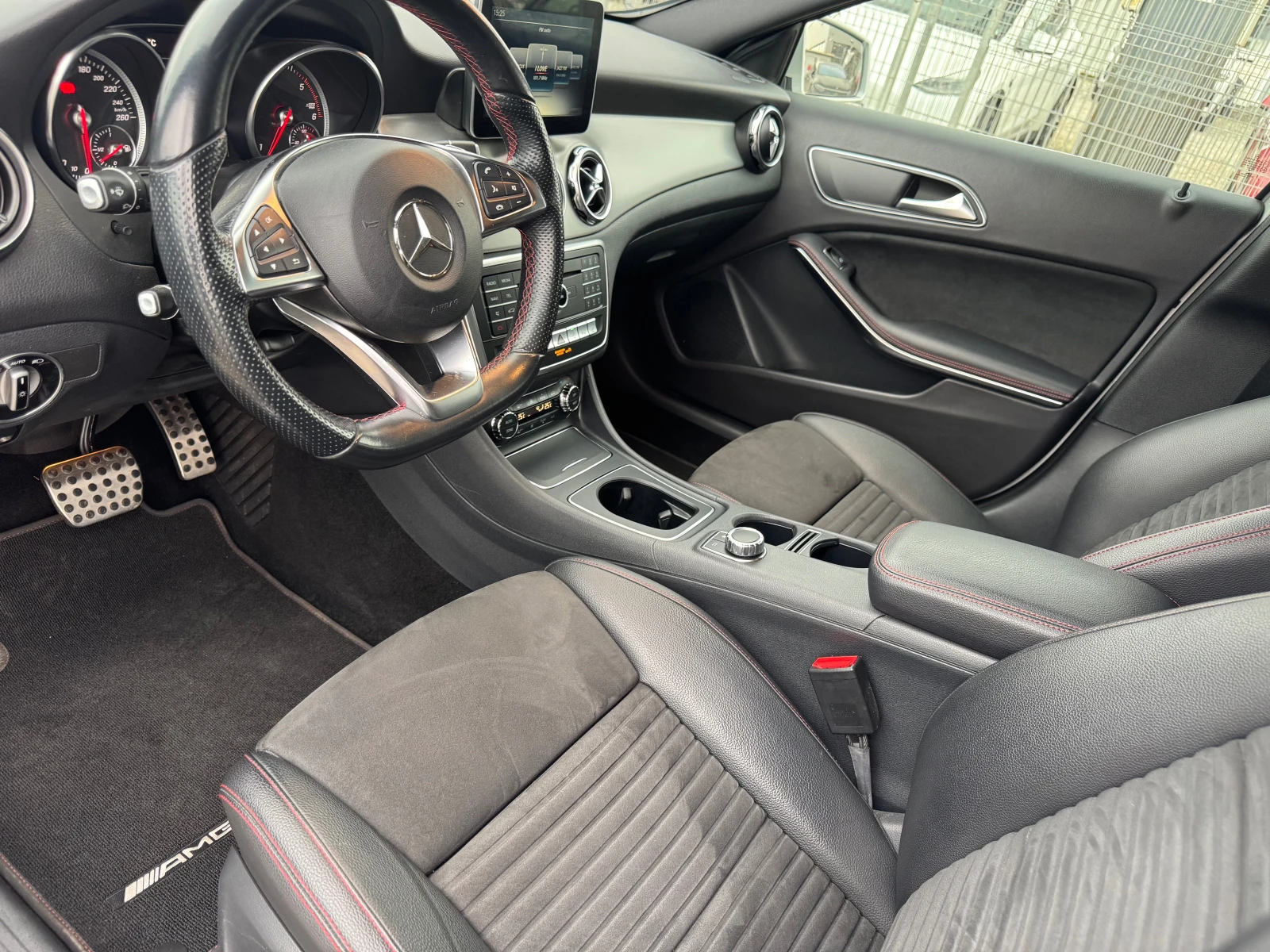 Mercedes-Benz GLA 220 4-MATIC/AMG — 10
