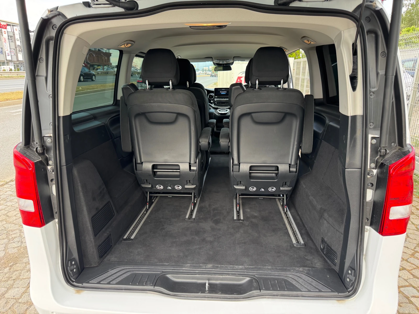 Mercedes-Benz EQV 300 Long — 12