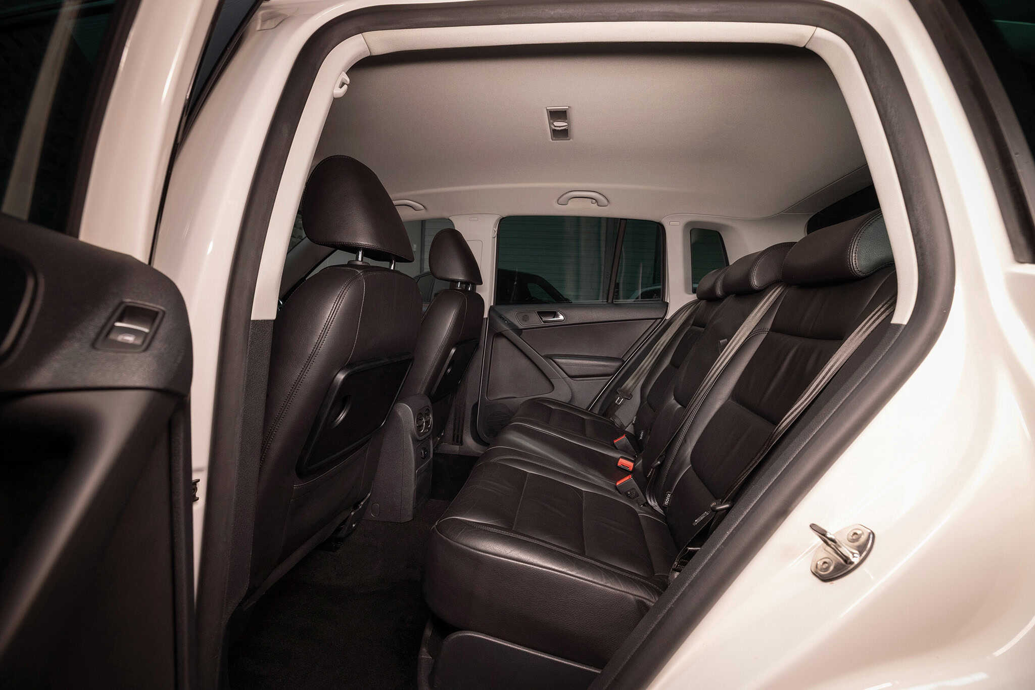 2011 Volkswagen Tiguan — 10