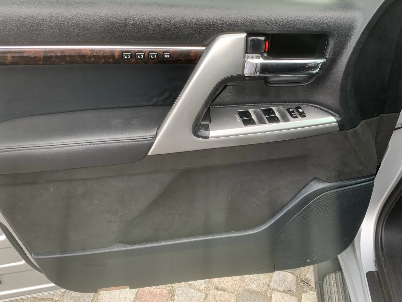 Toyota Land cruiser 200 — 11