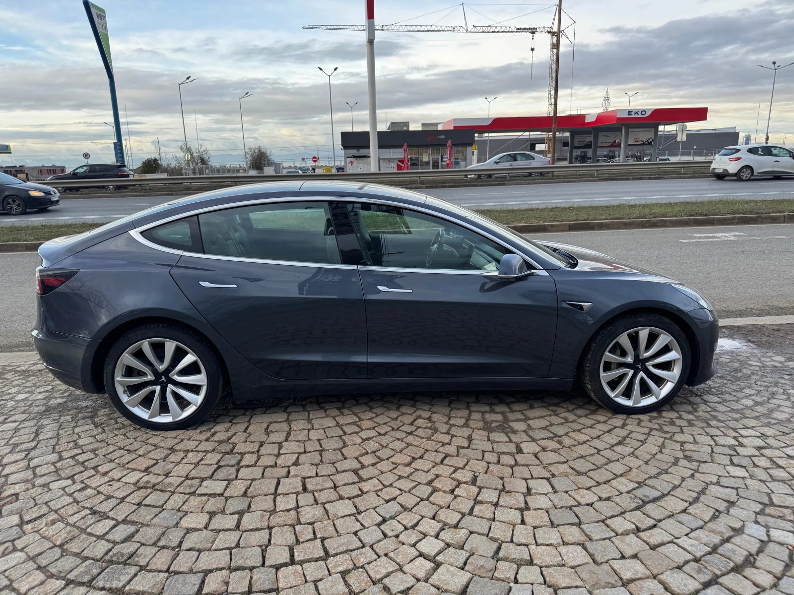Tesla Model 3 Long — 8