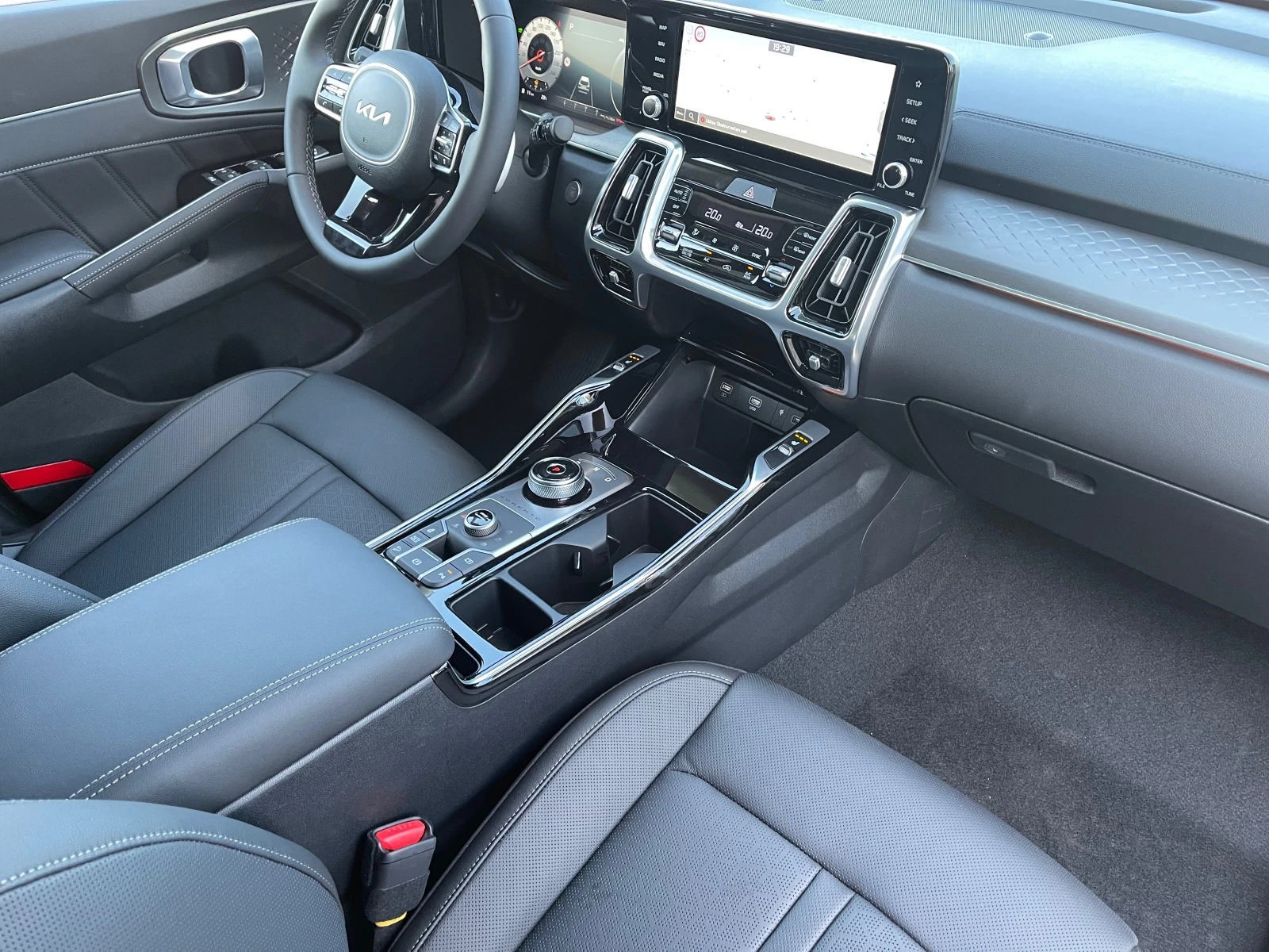 Kia Sorento Hybrid/230ps/6+ 1 — 13