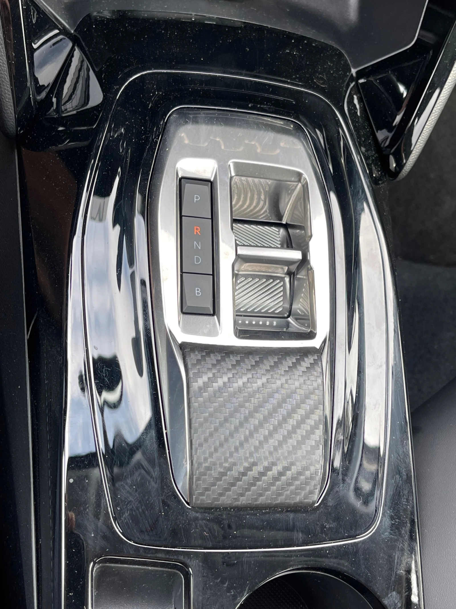 Peugeot 208 e-208 60KWh/new — 12