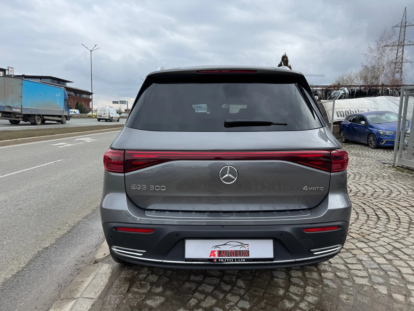 Mercedes-Benz EQB 300/Progresivei+ Night — 7