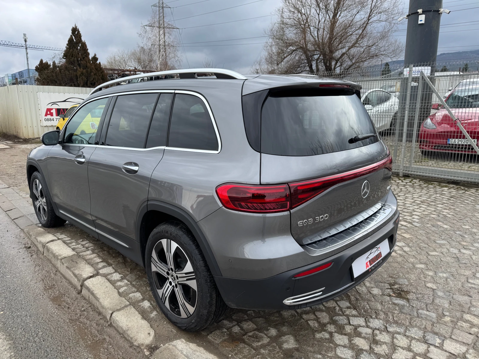 Mercedes-Benz EQB 300/Progresivei+ Night — 8