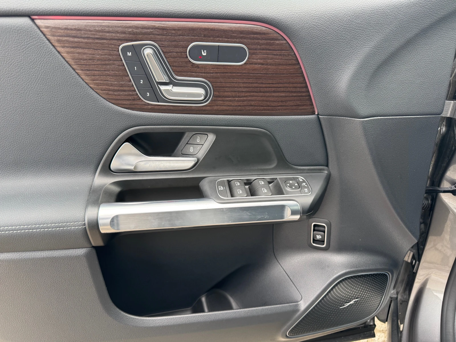 Mercedes-Benz EQB 300/Progresivei+ Night — 10