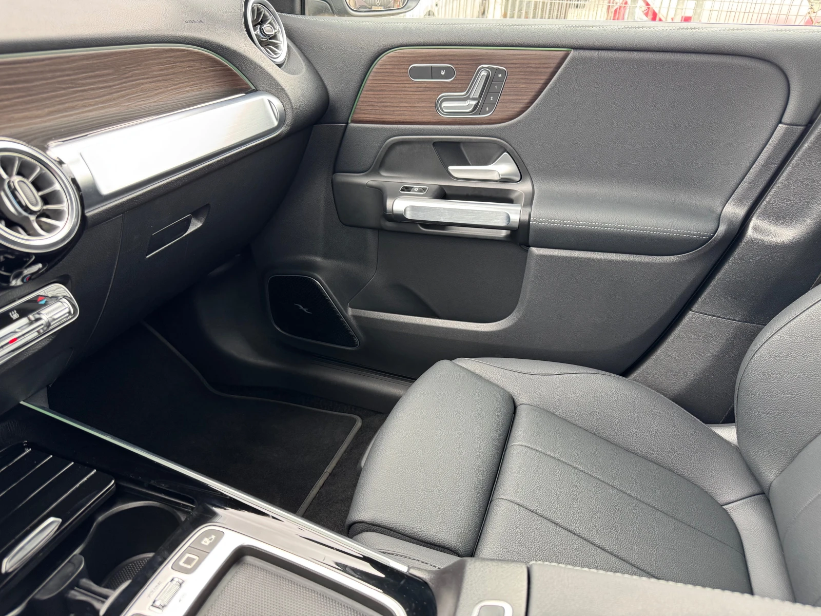 Mercedes-Benz EQB 300/Progresivei+ Night — 14