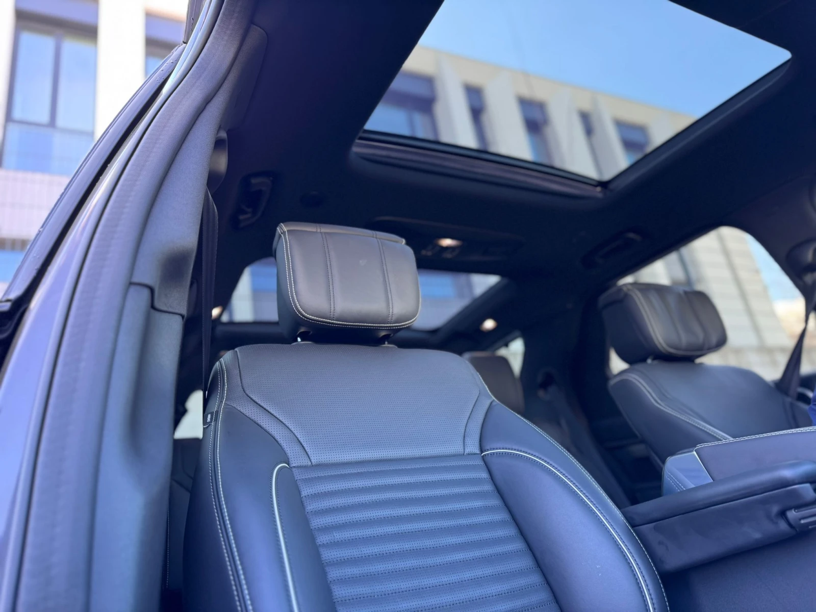 2024 Land Rover Discovery SE/R-Dynamic — 14