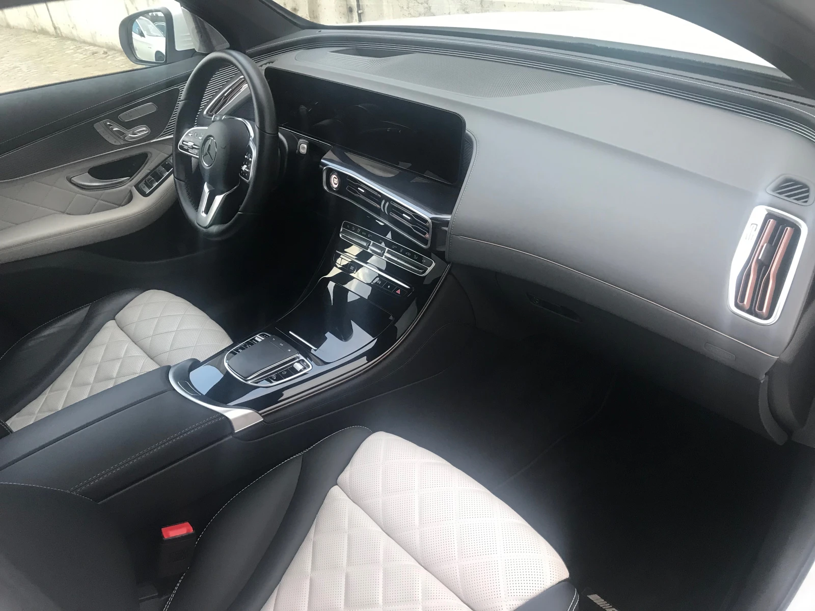 Mercedes-Benz EQC 400/AMG styling/4MATIC/HeadUP/NAVI/PANO/Full — 11