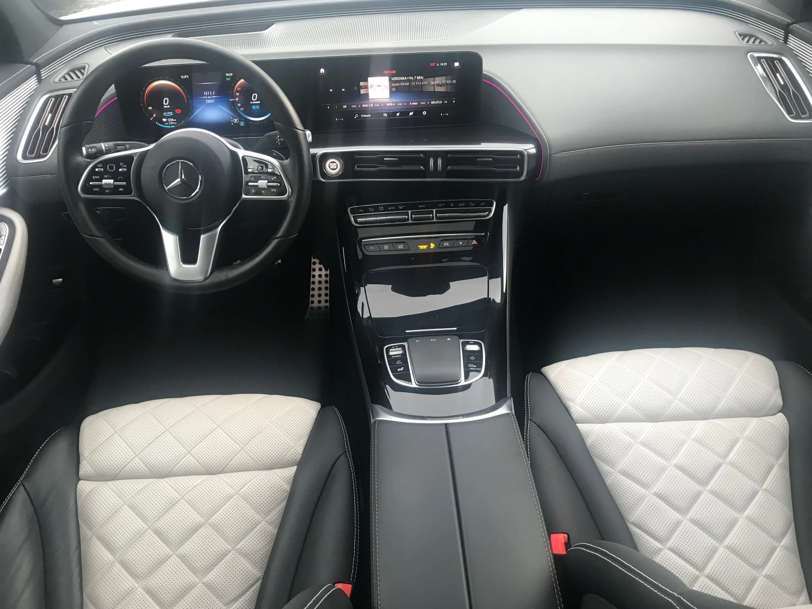 Mercedes-Benz EQC 400/AMG styling/4MATIC/HeadUP/NAVI/PANO/Full — 9