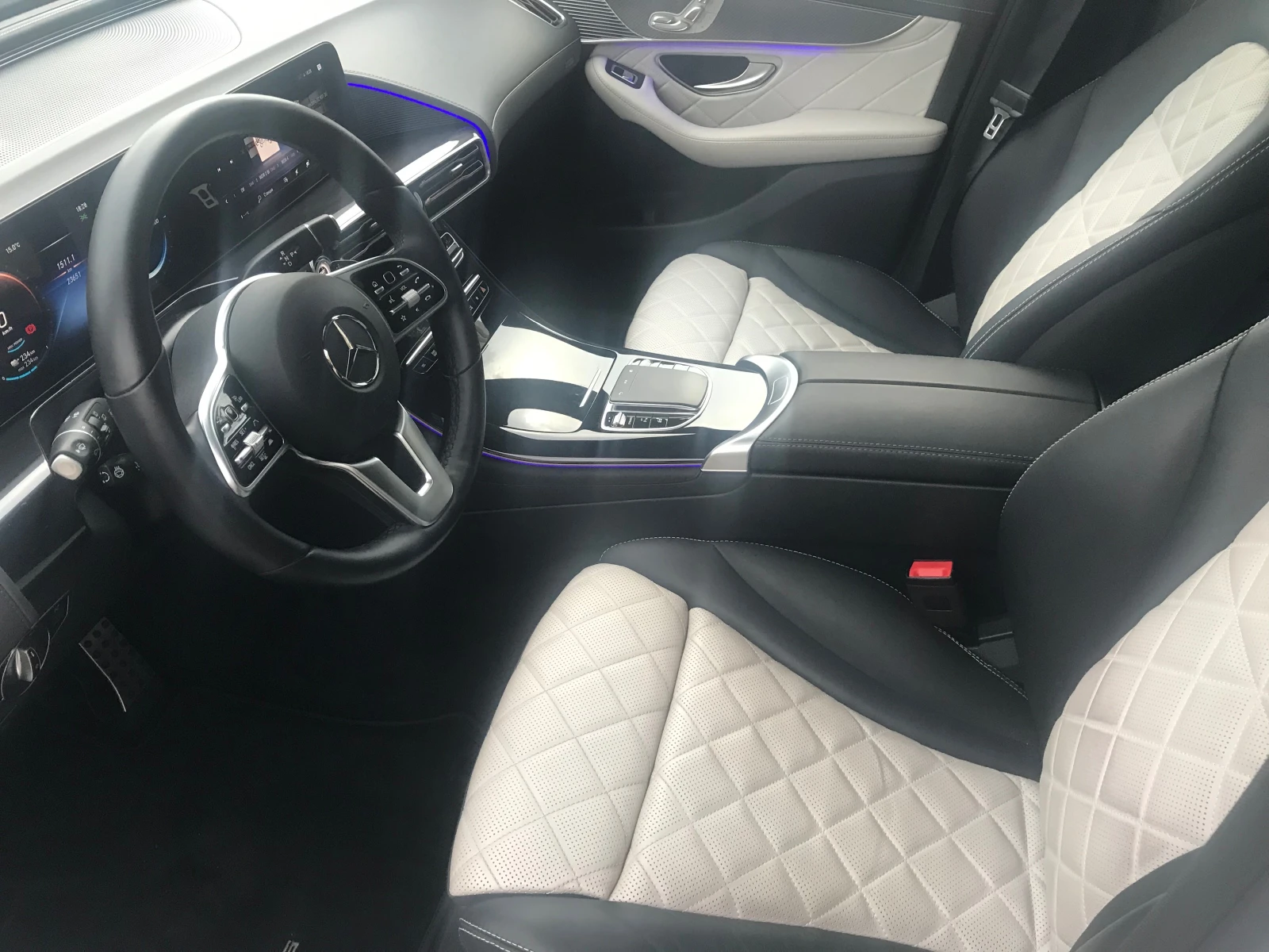 Mercedes-Benz EQC 400/AMG styling/4MATIC/HeadUP/NAVI/PANO/Full — 10