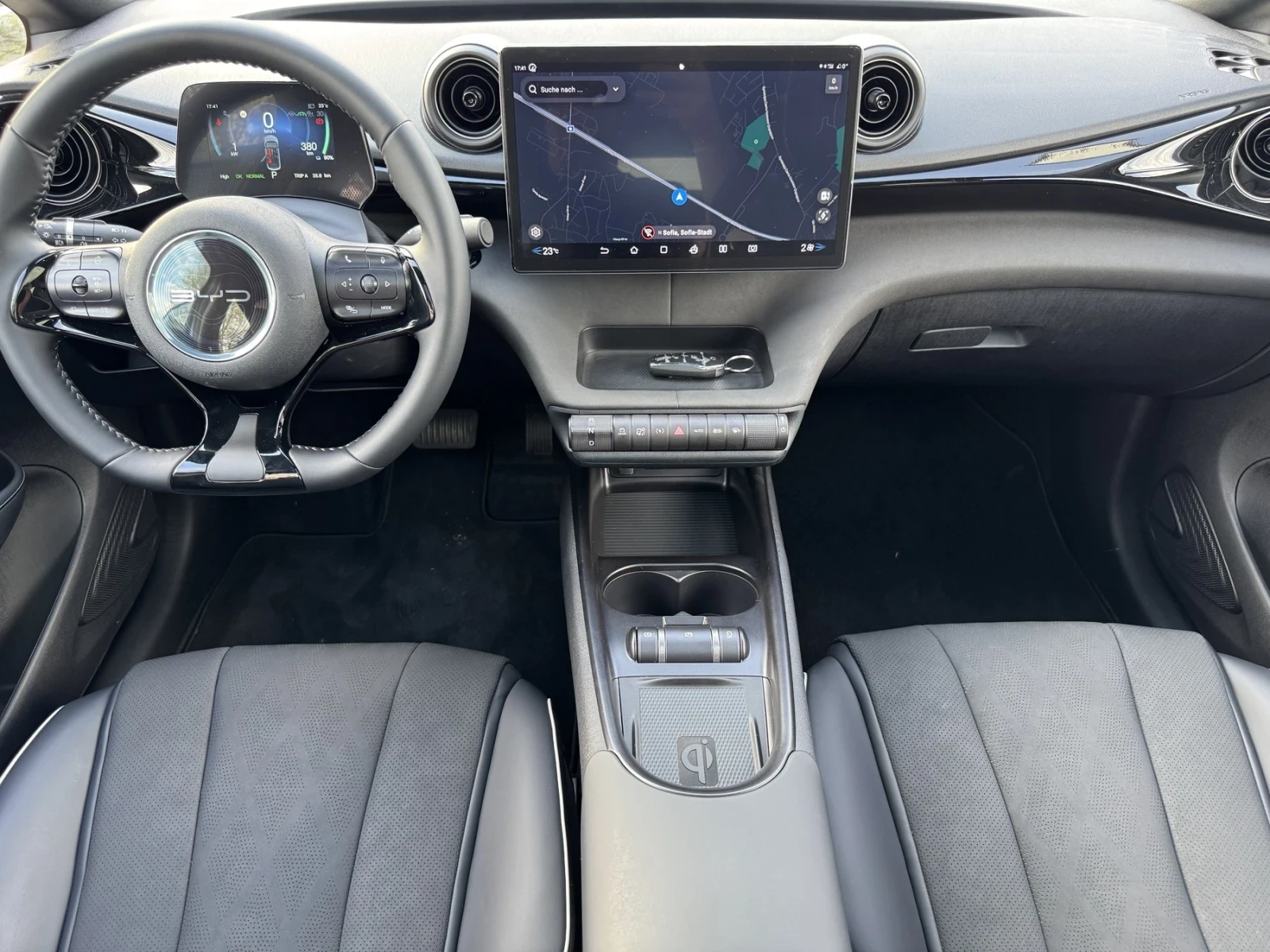 2026 BYD Dolphin Design 60 kWh — 9