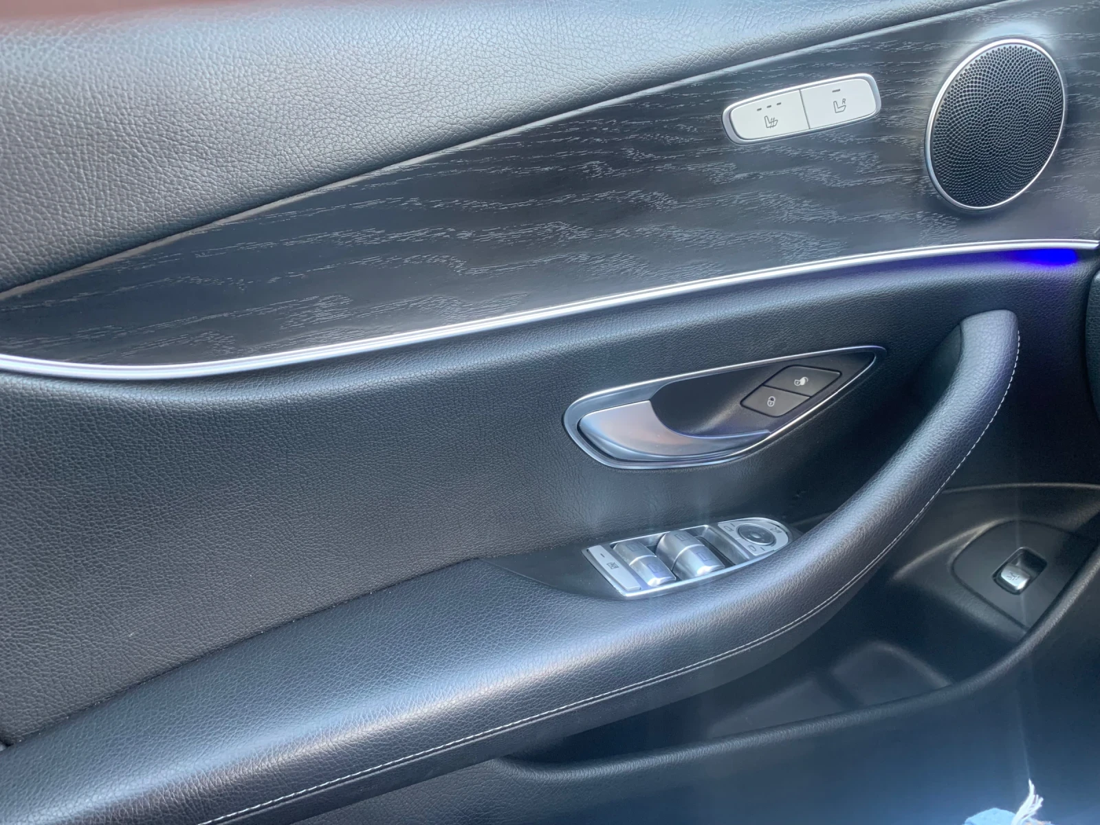 Mercedes-Benz E 220 Обява: — 9