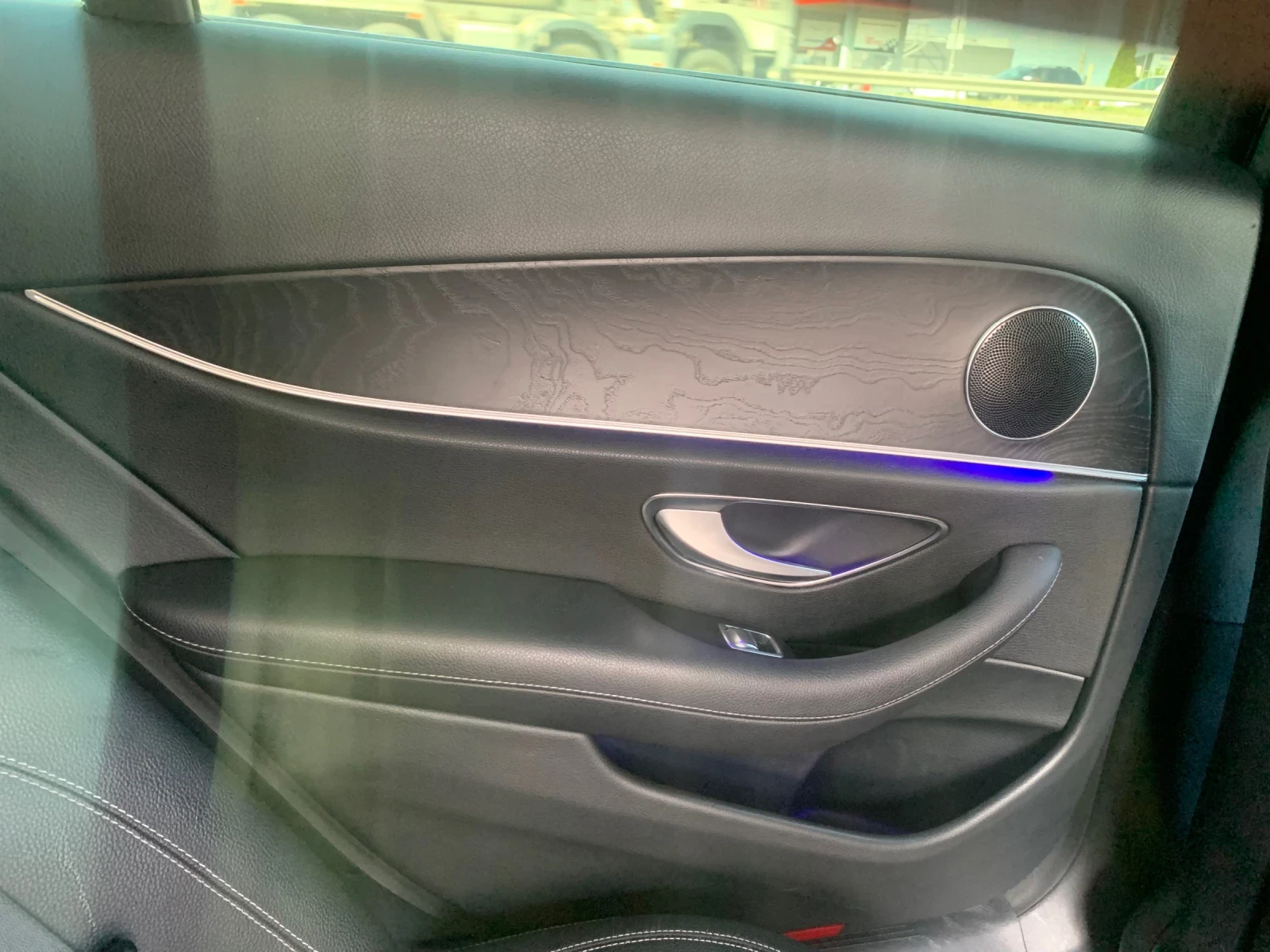 Mercedes-Benz E 220 Обява: — 10