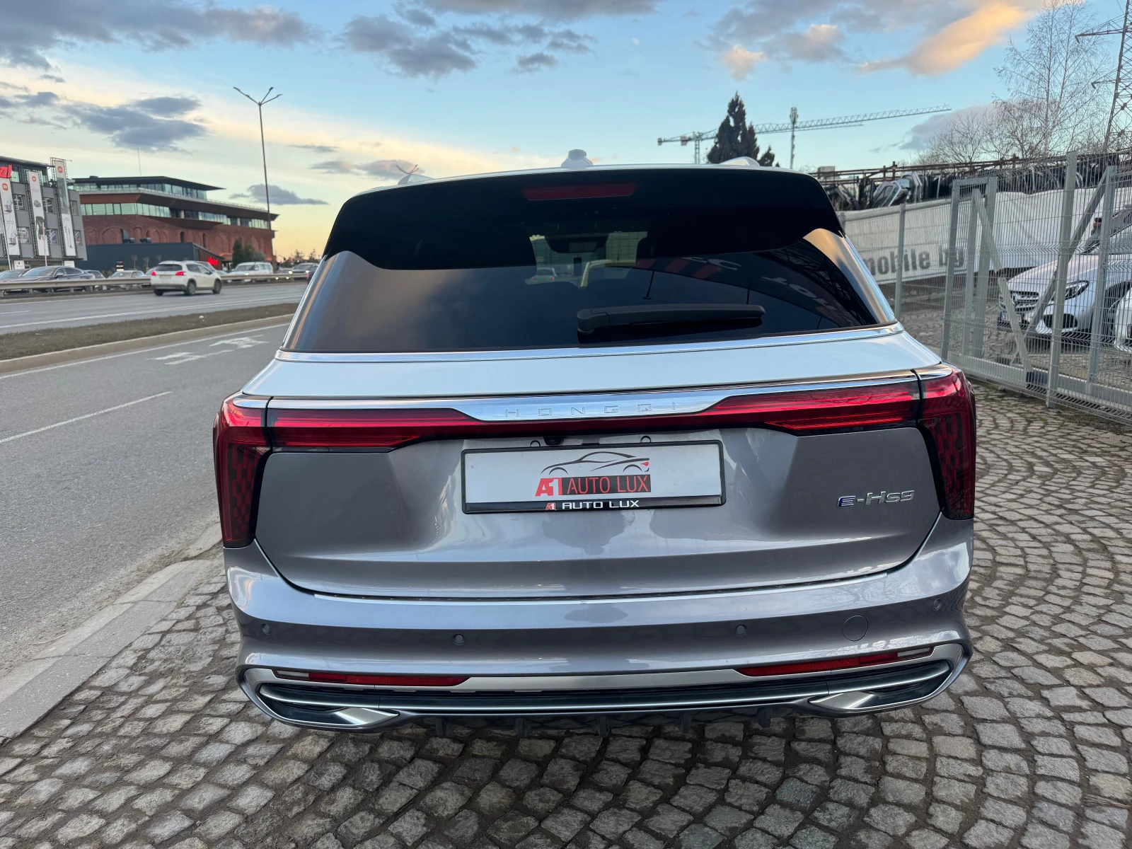 Hongqi E-HS9 E-HS9 120kWH — 7