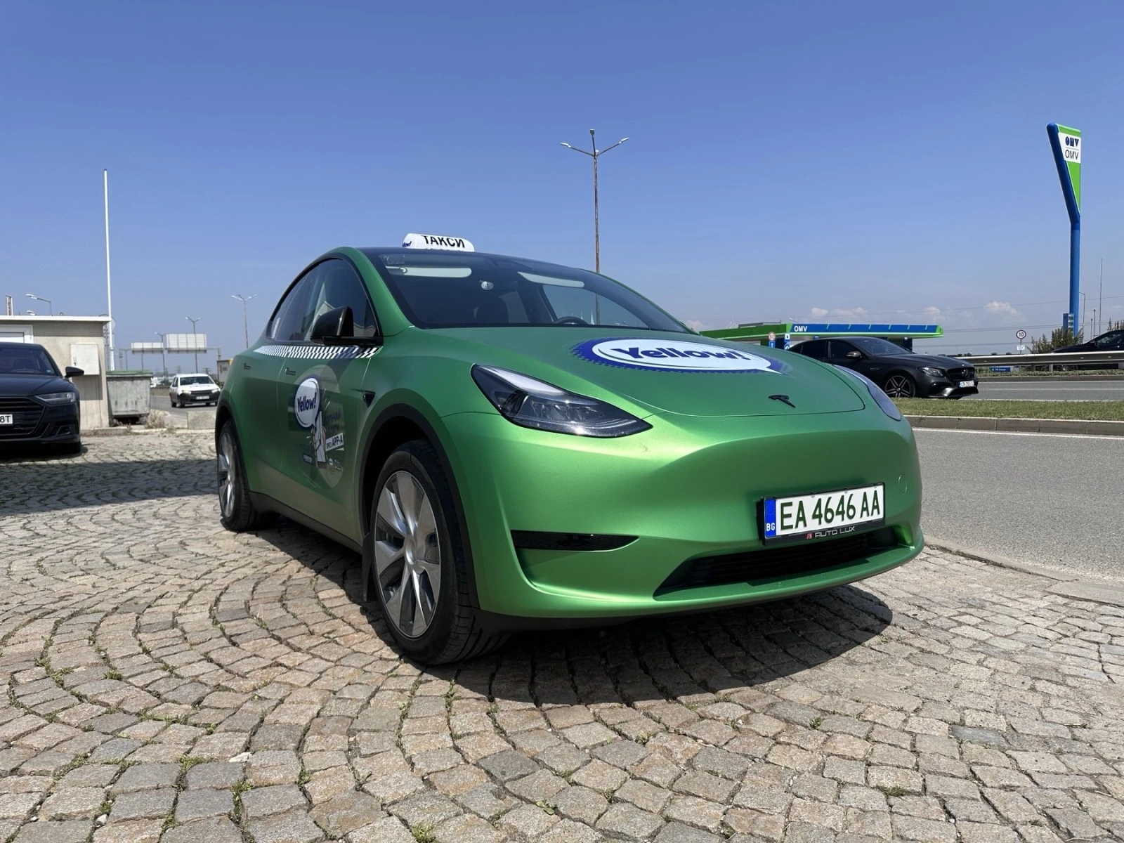 Tesla Model Y 5 — 6