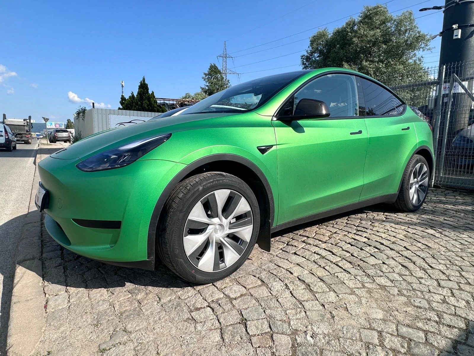 Tesla Model Y 5 — 8