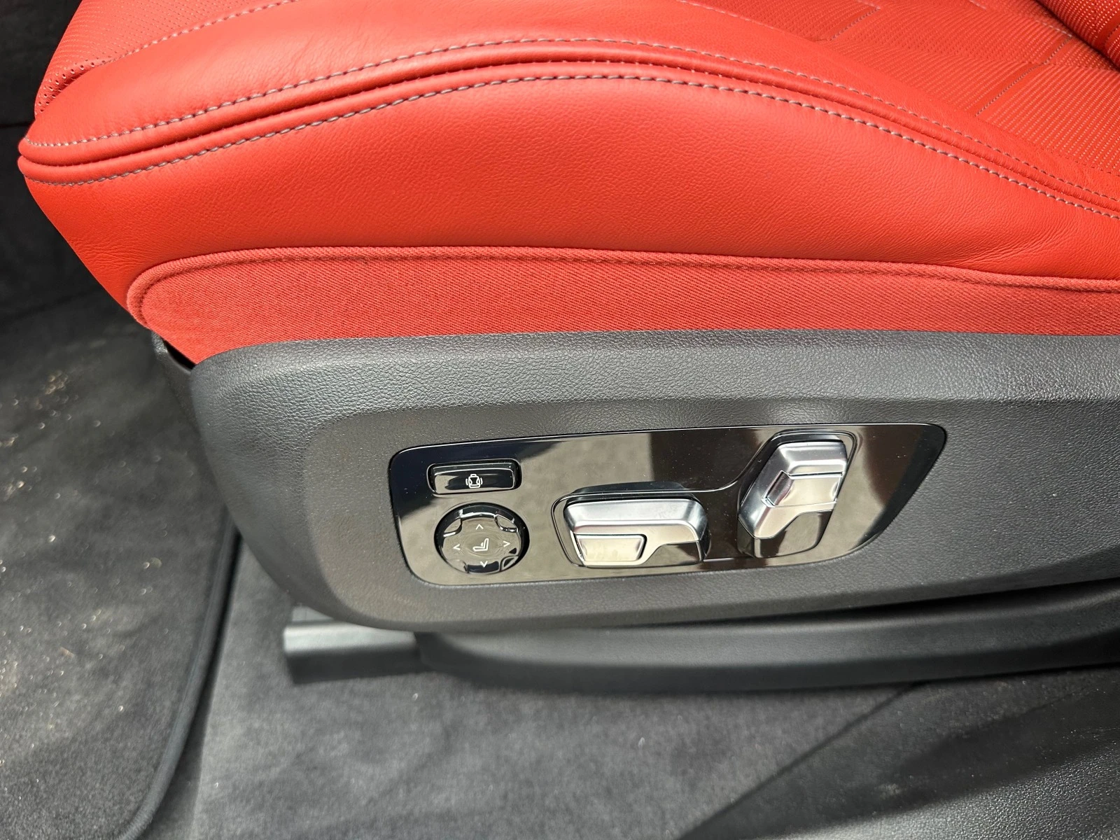 BMW XM -INDIVIDUAL Обява: — 16