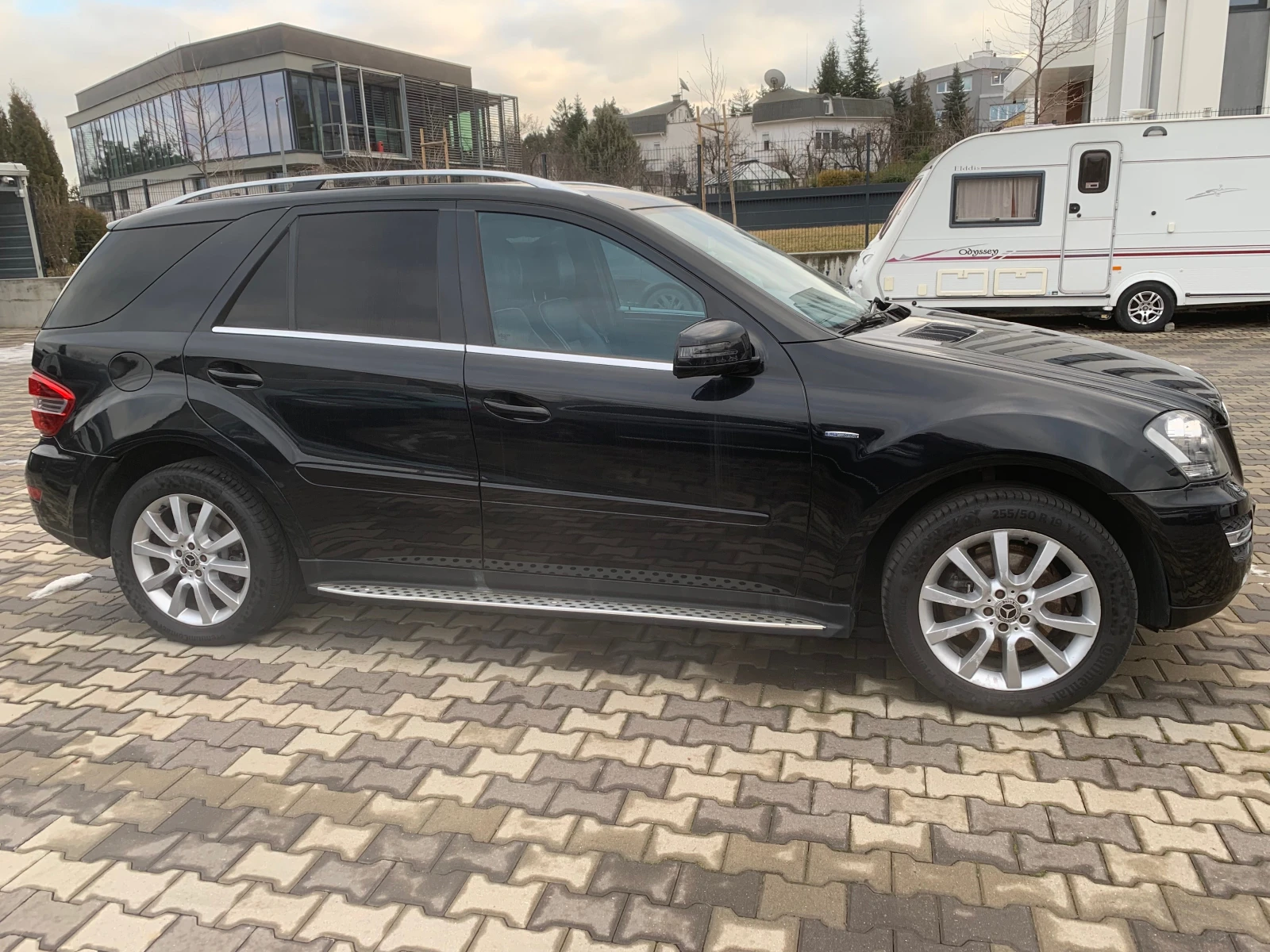 Mercedes-Benz ML 300 GRAND — 3