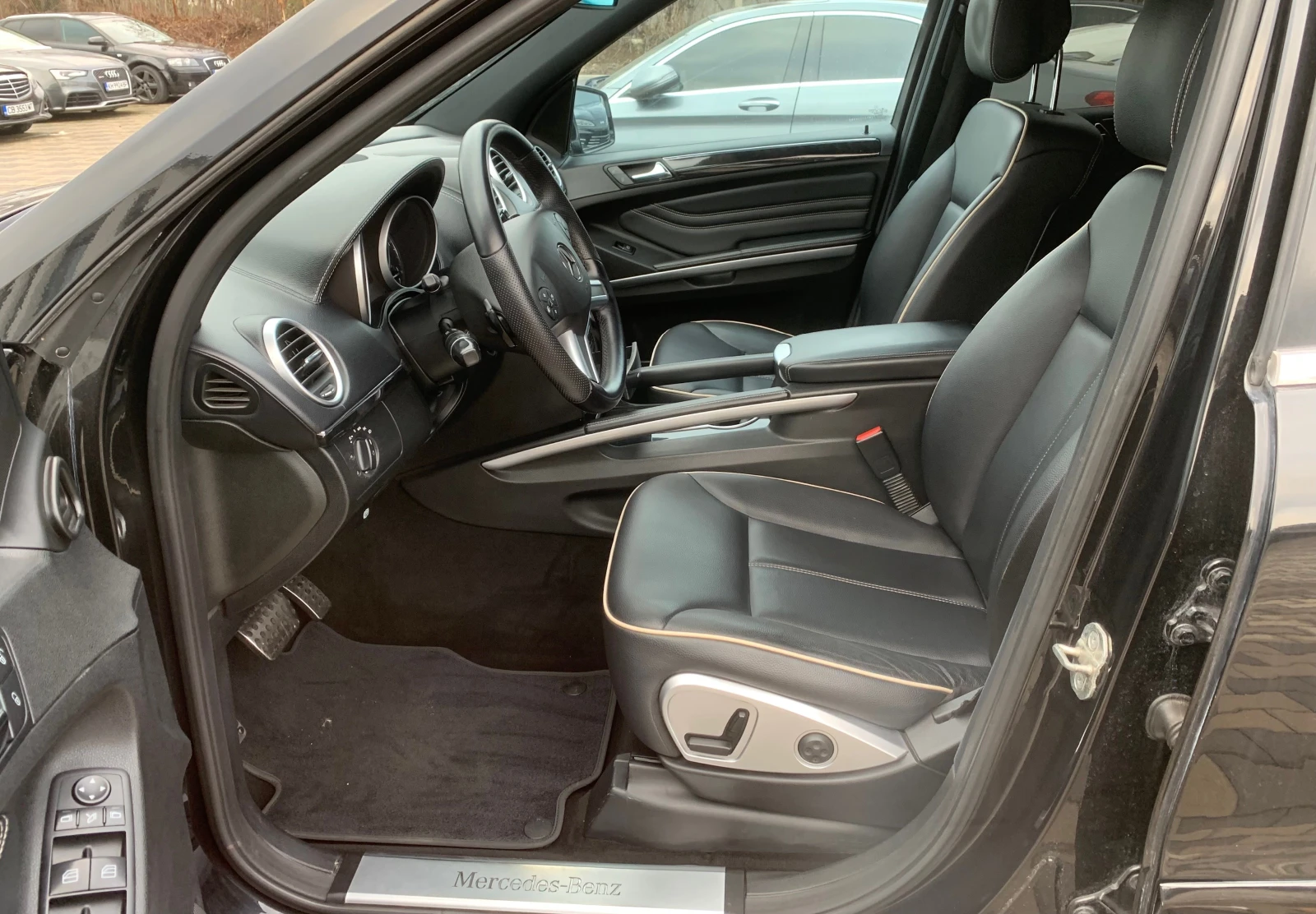 Mercedes-Benz ML 300 GRAND — 8