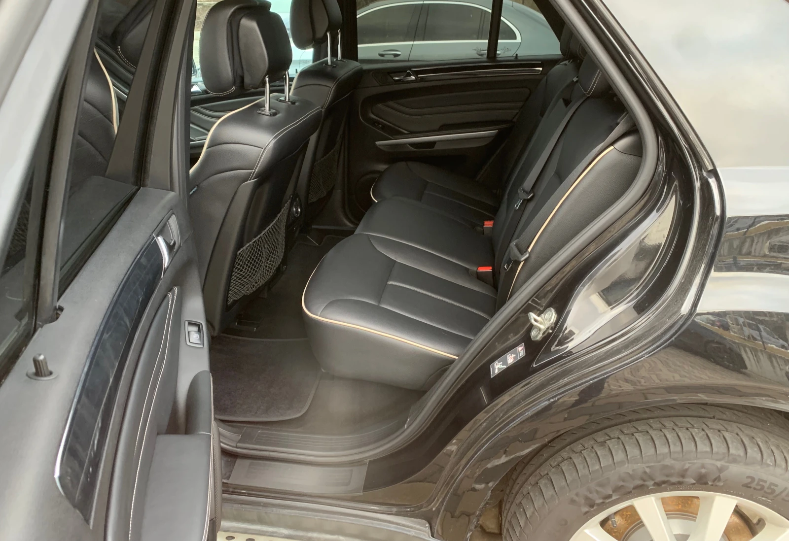 Mercedes-Benz ML 300 GRAND — 10