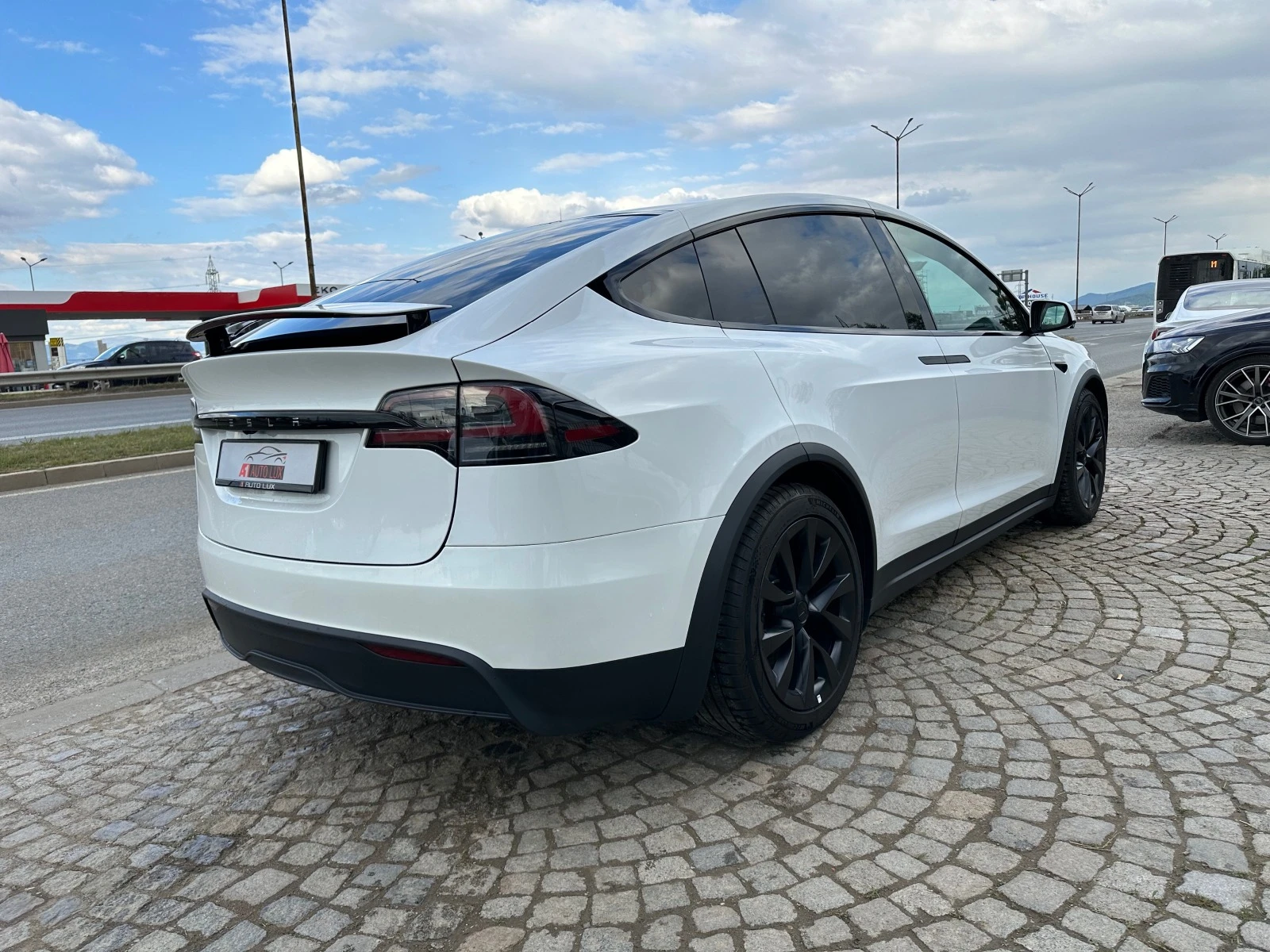 Tesla Model X 5 — 6