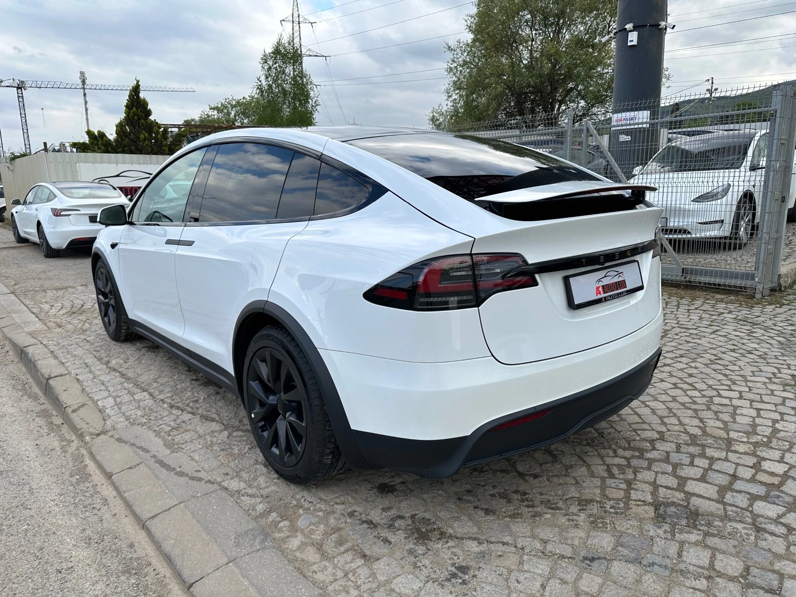 Tesla Model X 5 — 7