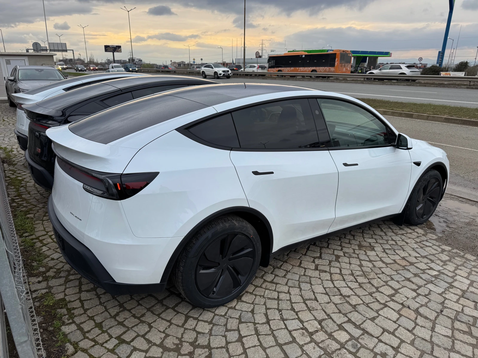 2026 Tesla Model Y Juniper Long Range AWD — 8