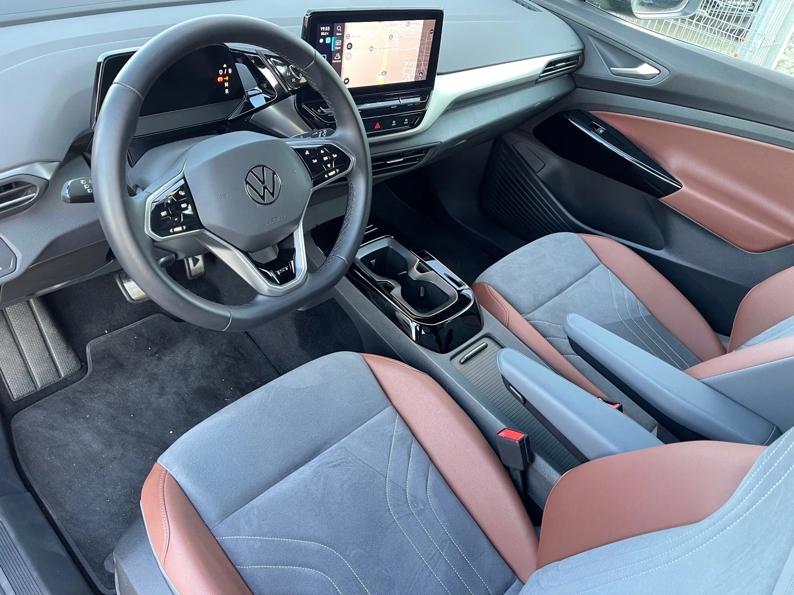 Volkswagen ID.4 204ps/77kwh/640km Обява: — 9