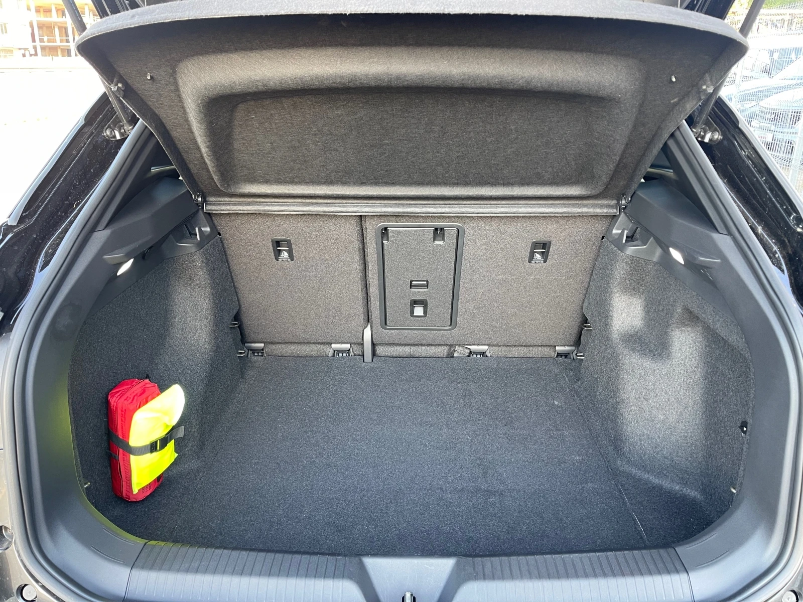 Volkswagen ID.4 204ps/77kwh/640km Обява: — 13