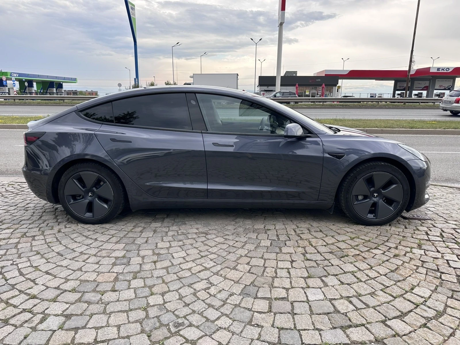 Tesla Model 3 Long — 8