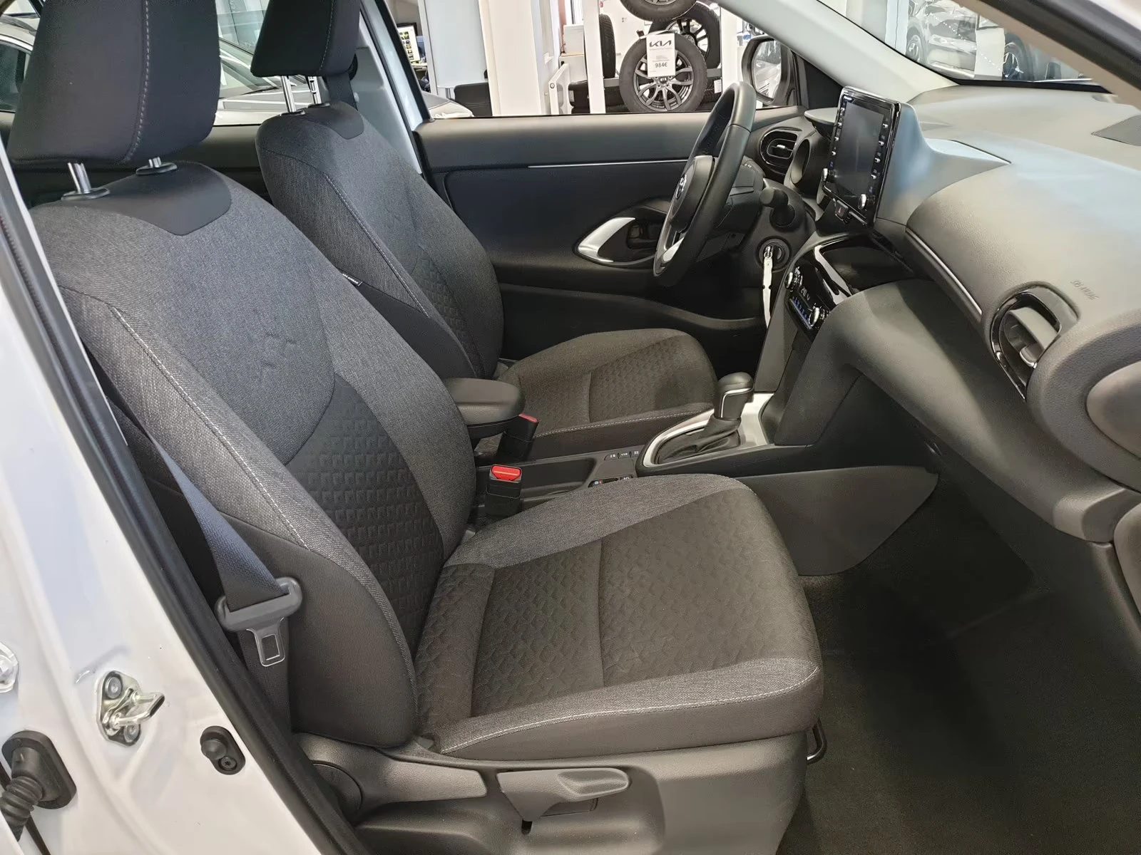 2024 Toyota Yaris Cross COMFORT 116HP CAM NAVI LED L.ASSIST CARPLAY 233g — 13